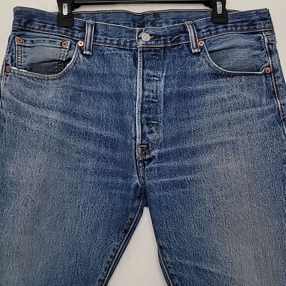 Levi's 501 Button Fly Straight Leg Jeans Size 36 x 30 - Picture 2 of 9
